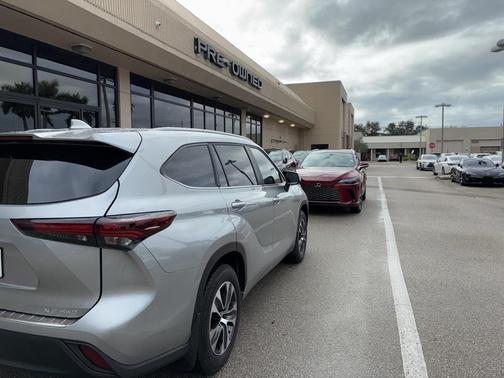 2024 Toyota Highlander XLE