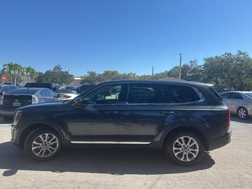 2022 Kia Telluride LX