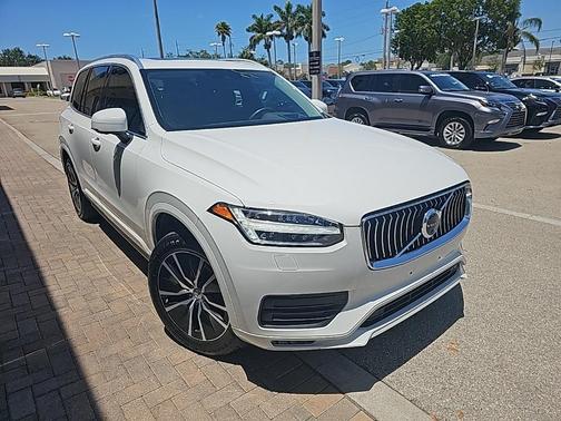 2020 Volvo XC90 T6 Momentum 7 Passenger