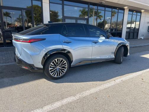 2023 Lexus RZ 450e Luxury