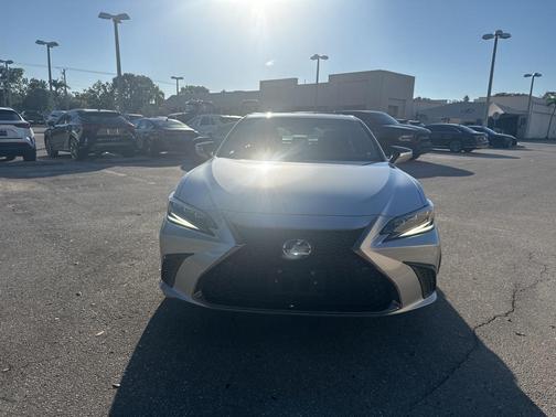 2023 Lexus ES 300h F SPORT Handling