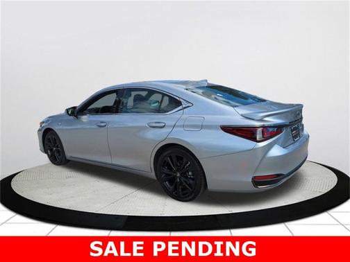 2023 Lexus ES 300h F SPORT Handling