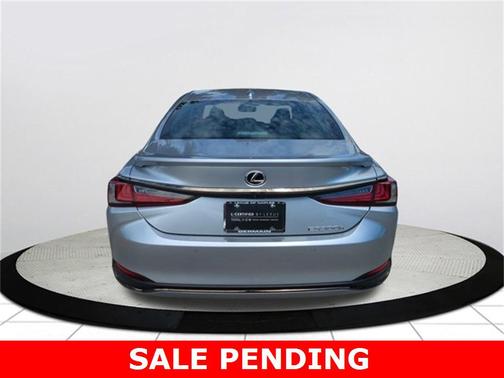 2023 Lexus ES 300h F SPORT Handling