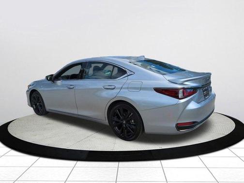 2023 Lexus ES 300h F SPORT Handling