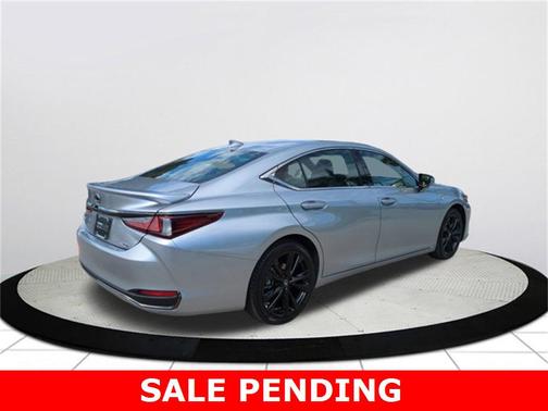 2023 Lexus ES 300h F SPORT Handling