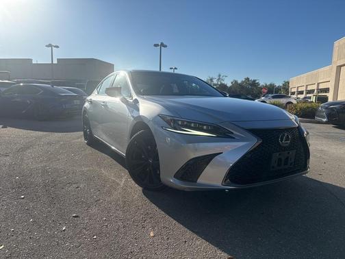 2023 Lexus ES 300h F SPORT Handling