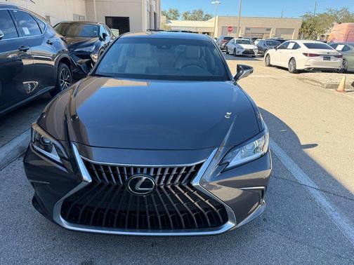 2023 Lexus ES 300h Base
