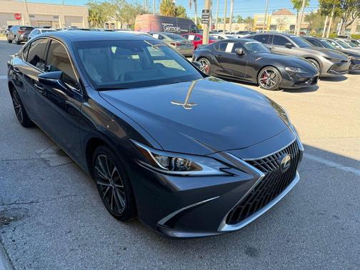 2023 Lexus ES 300h Base