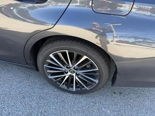 2023 Lexus ES 300h Base