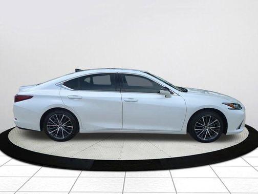 Eminent White Pearl 2025 Lexus ES 350 Base