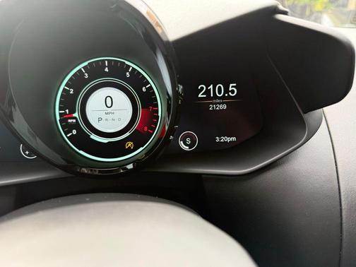 2021 Aston Martin Vantage Base