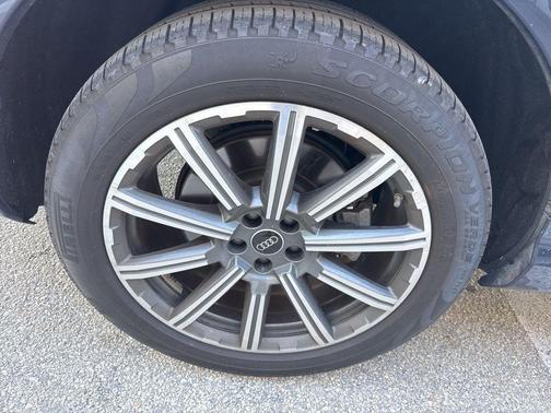 2023 Audi Q7 45 Premium Plus