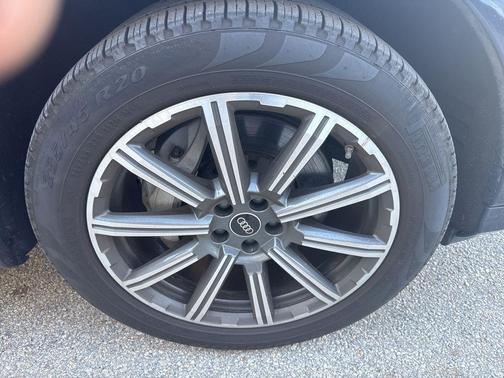 2023 Audi Q7 45 Premium Plus