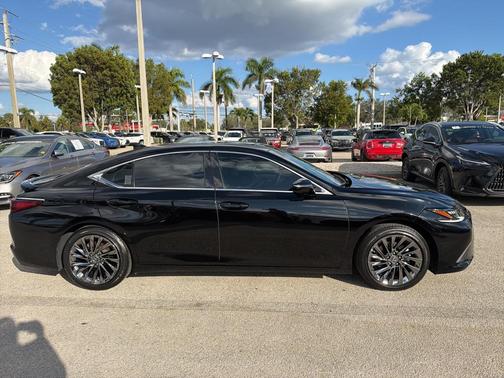 2022 Lexus ES 350 Ultra Luxury