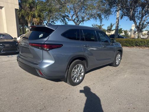 2022 Toyota Highlander Limited