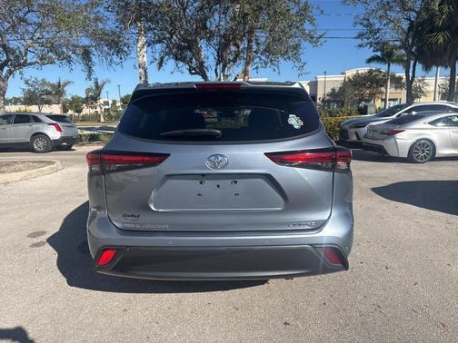 2022 Toyota Highlander Limited