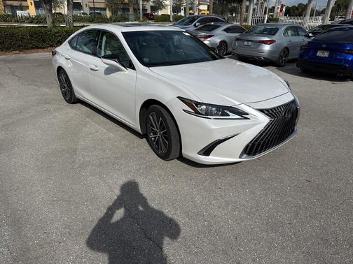 2023 Lexus ES 350 Base