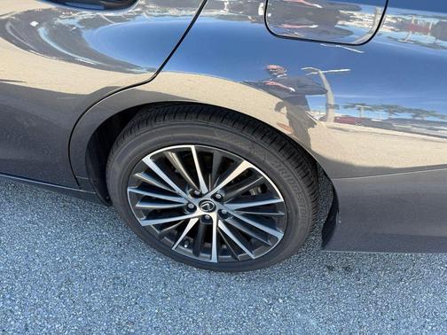 2023 Lexus ES 300h Base