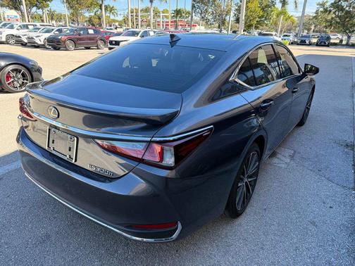 2023 Lexus ES 300h Base