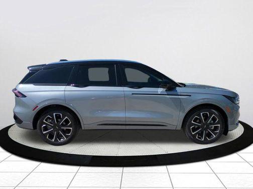 2025 Lincoln Nautilus Reserve