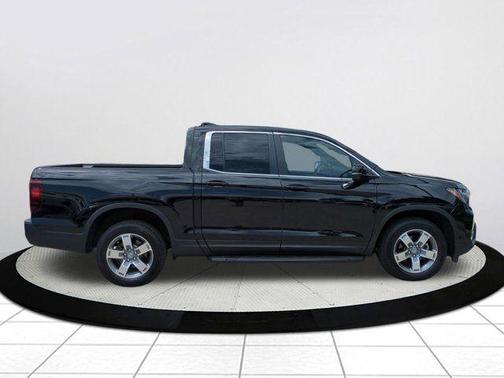 Crystal Black Pearl 2024 Honda Ridgeline RTL