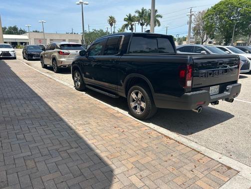Crystal Black Pearl 2024 Honda Ridgeline RTL