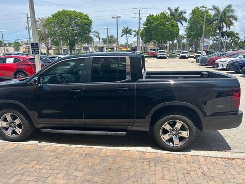 Crystal Black Pearl 2024 Honda Ridgeline RTL