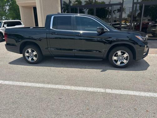Crystal Black Pearl 2024 Honda Ridgeline RTL