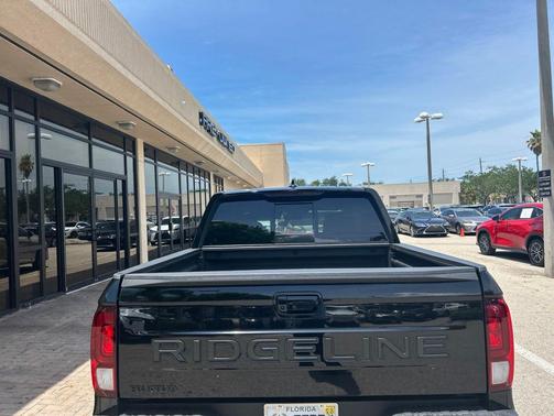 Crystal Black Pearl 2024 Honda Ridgeline RTL