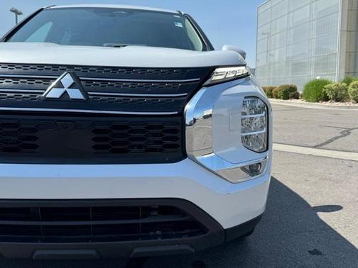 2022 Mitsubishi Outlander ES