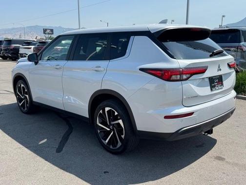 2022 Mitsubishi Outlander ES