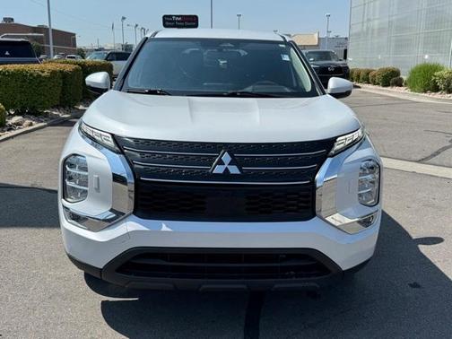 2022 Mitsubishi Outlander ES