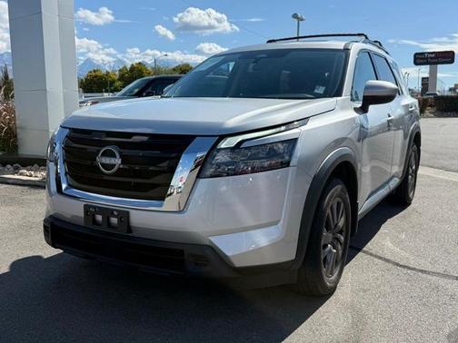 2023 Nissan Pathfinder SV