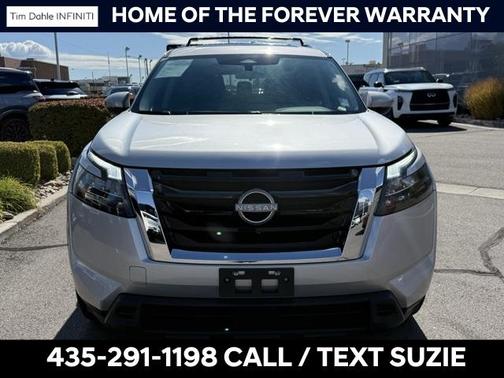 2023 Nissan Pathfinder SV