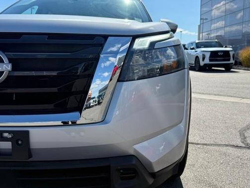 2023 Nissan Pathfinder SV