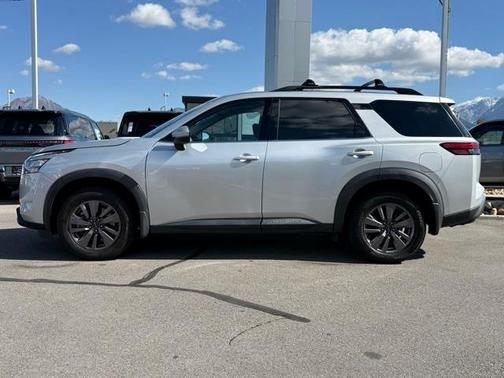 2023 Nissan Pathfinder SV
