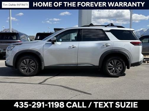 2023 Nissan Pathfinder SV
