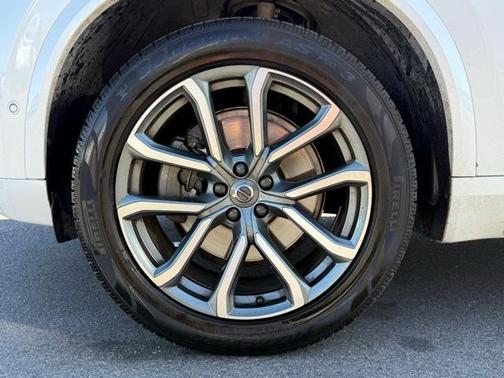 2017 Volvo XC90 T6 Momentum