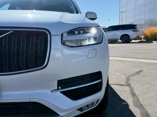 2017 Volvo XC90 T6 Momentum