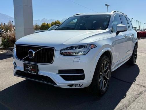 2017 Volvo XC90 T6 Momentum