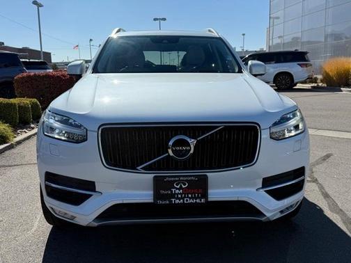 2017 Volvo XC90 T6 Momentum