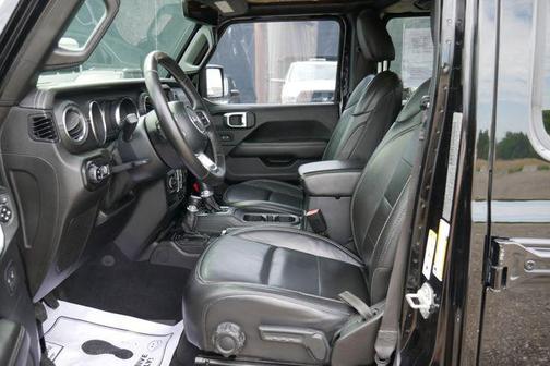 Black Clearcoat 2020 Jeep Gladiator Overland