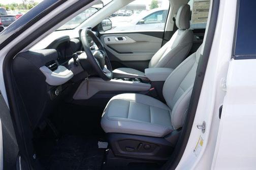Star White Metallic Tri-Coat 2026 Ford Explorer Active