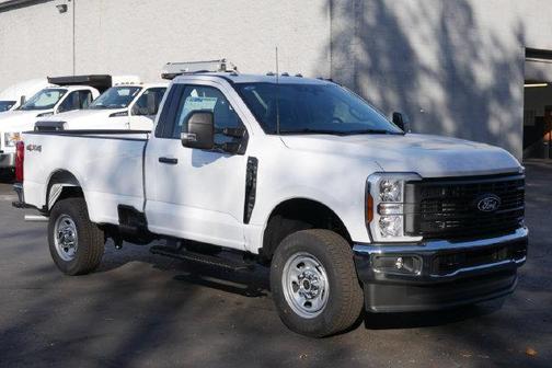 Oxford White 2027 Ford F-350 XL