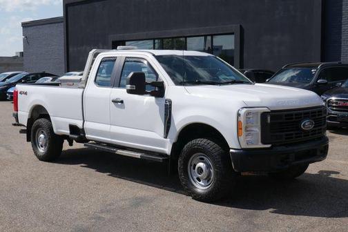 Oxford White 2023 Ford F-250 XL