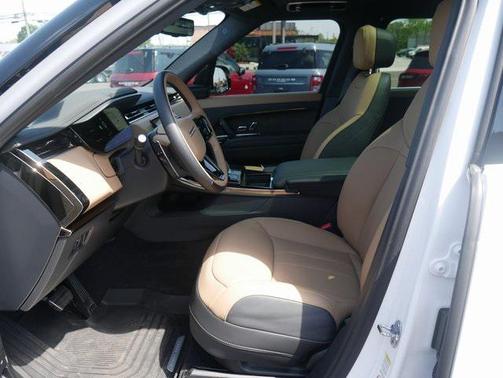 2025 Land Rover Range Rover Sport SE
