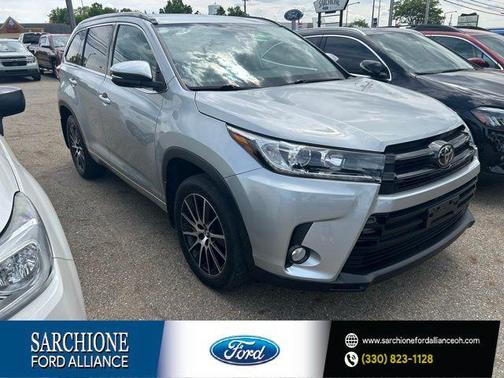 Celestial Silver Metallic 2018 Toyota Highlander SE
