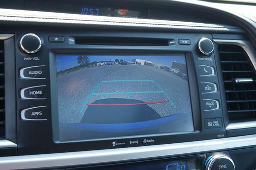 Celestial Silver Metallic 2018 Toyota Highlander SE