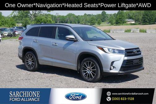 Celestial Silver Metallic 2018 Toyota Highlander SE