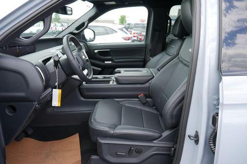 Glacier Gray Metallic Tri-Coat 2026 Ford Expedition Platinum